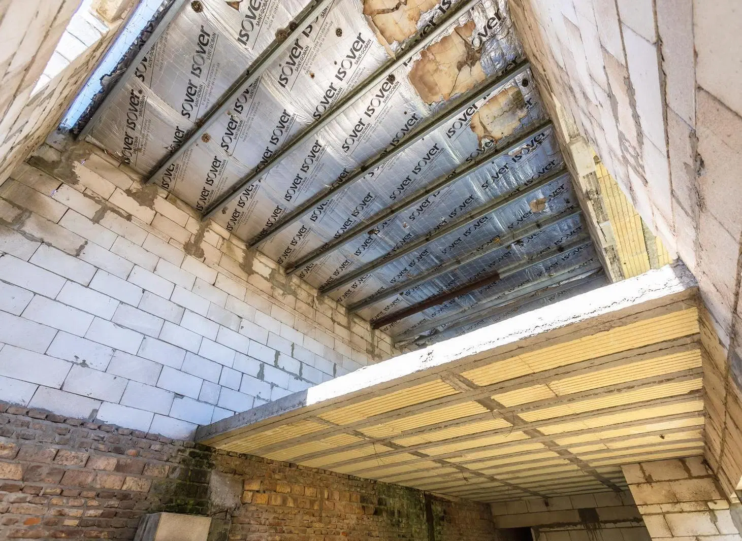 VENTA - CASA A TERMINAR DE 190M2 CONSTRUIDOS Y 330M2 DE LOTE - BARRIO BOSQUE AZUL ROLDAN 1