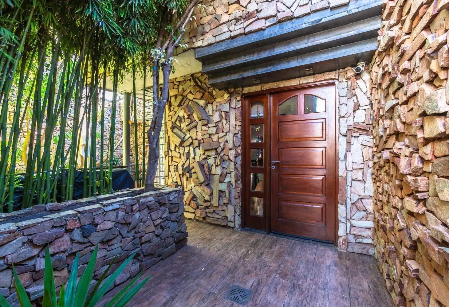 VENTA - CASA DE PASILLO DOS DORMITORIOS Y PATIO - BARRIO JOSE DE SAN MARTIN 3