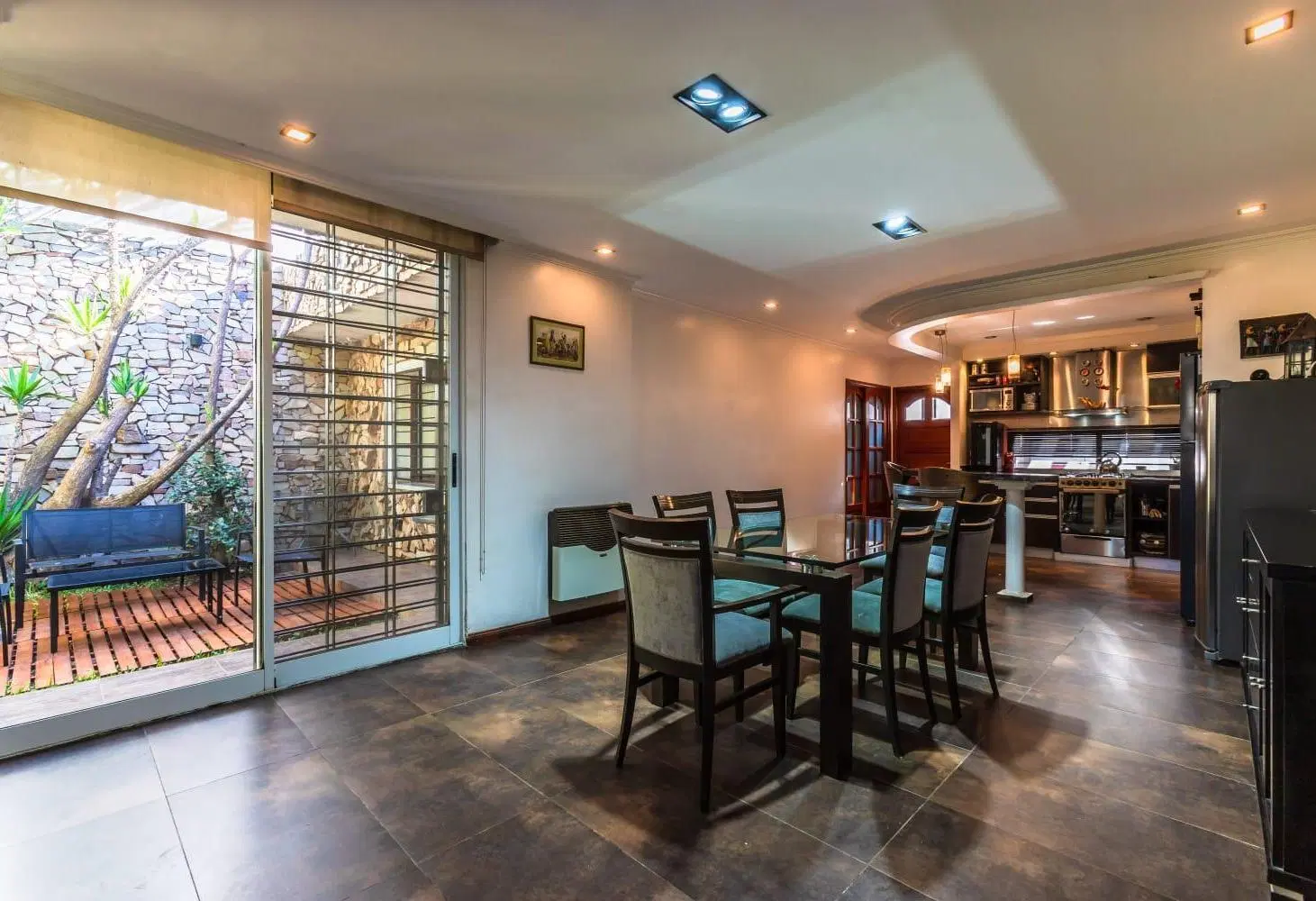 VENTA - CASA DE PASILLO DOS DORMITORIOS Y PATIO - BARRIO JOSE DE SAN MARTIN 5