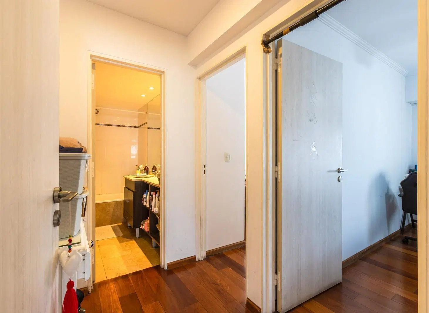 VENTA - DEPARTAMENTO DE 2 DORMITORIOS CON COCHERA Y BAULERA - ABASTO, ROSARIO. 1