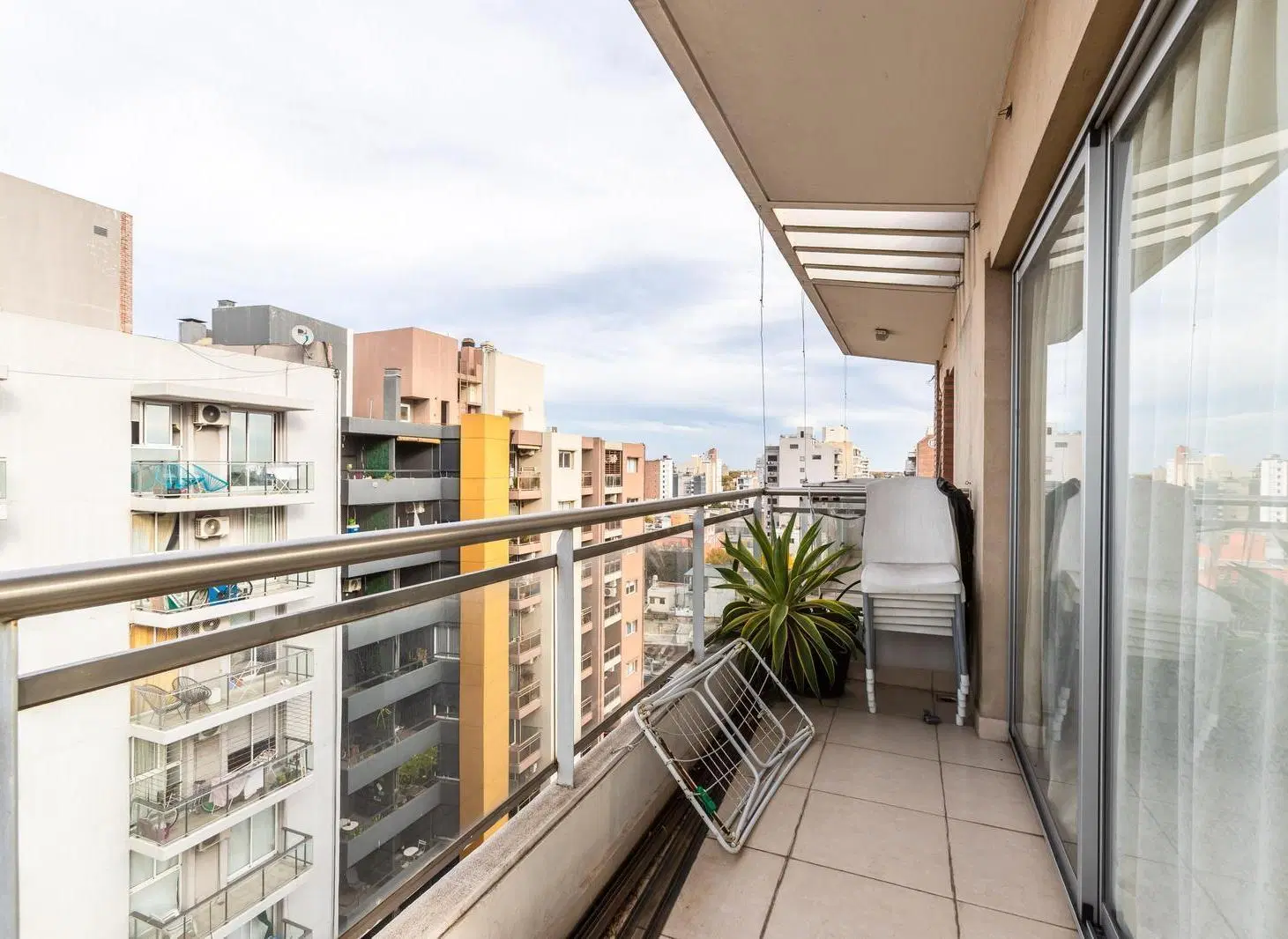 VENTA - DEPARTAMENTO DE 2 DORMITORIOS CON COCHERA Y BAULERA - ABASTO, ROSARIO. 5