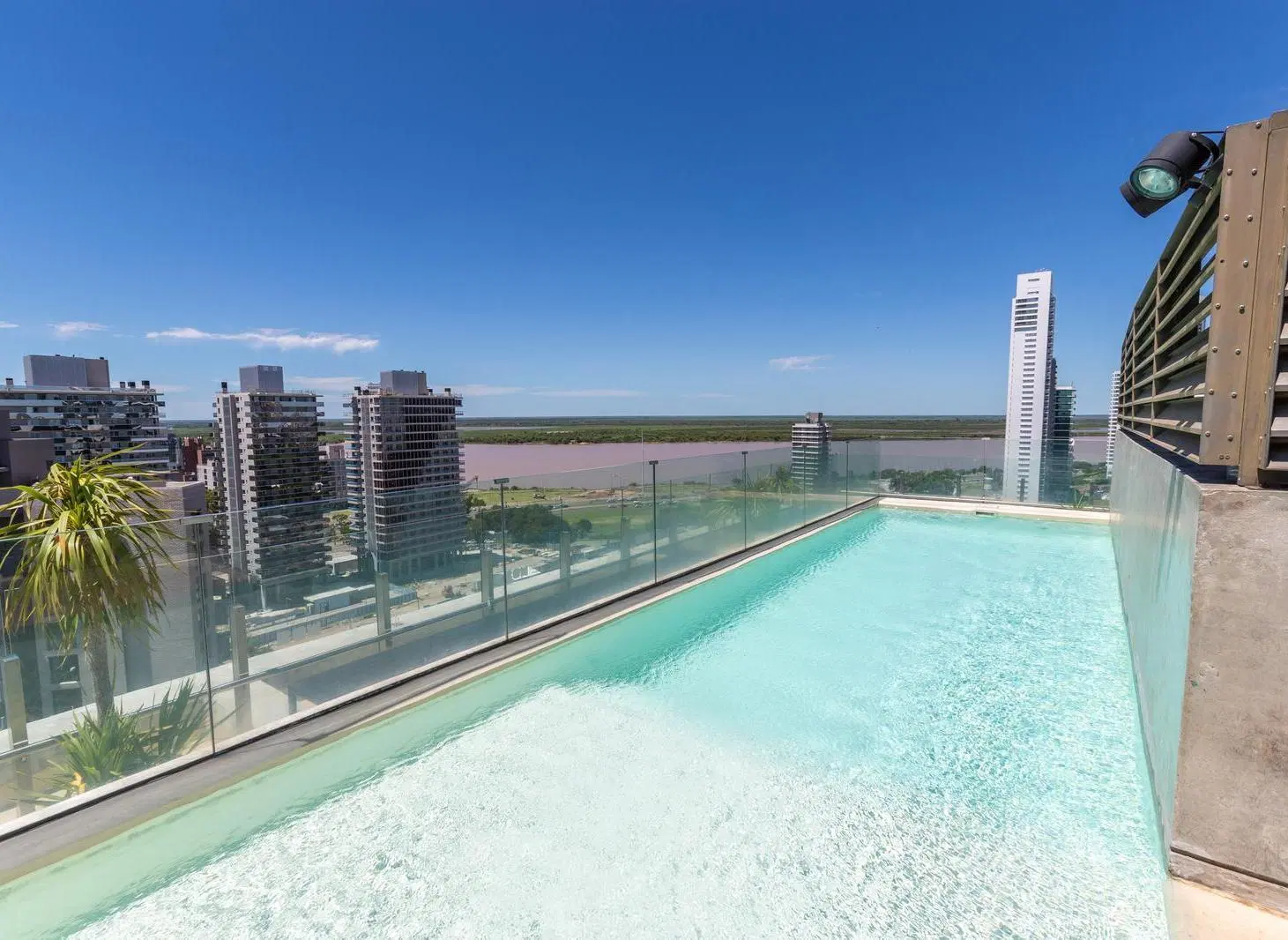 VENTA - HABITACION EN HOTEL DAZZLER TIPO MONOAMBIENTE CON RENTA - BARRIO REFINERIAS 3