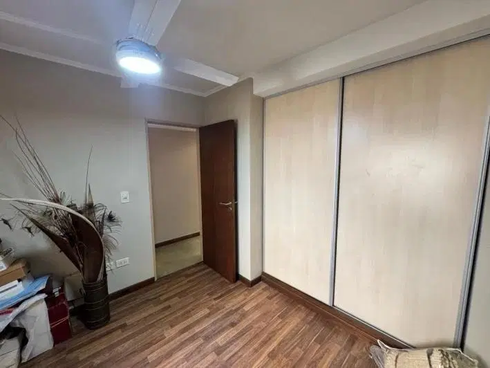 VENTA - CASA APTA CREDITO/PERMUTA TRES DORMITORIOS Y DOS COCHERAS - REP. DE LA SEXTA. 8