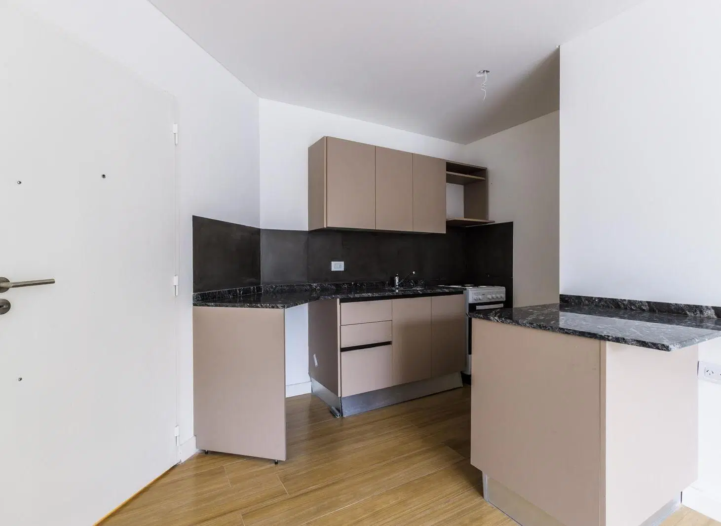 VENTA - DEPARTAMENTO DOS DORMITORIOS CON PATIO - PICHINCHA 4