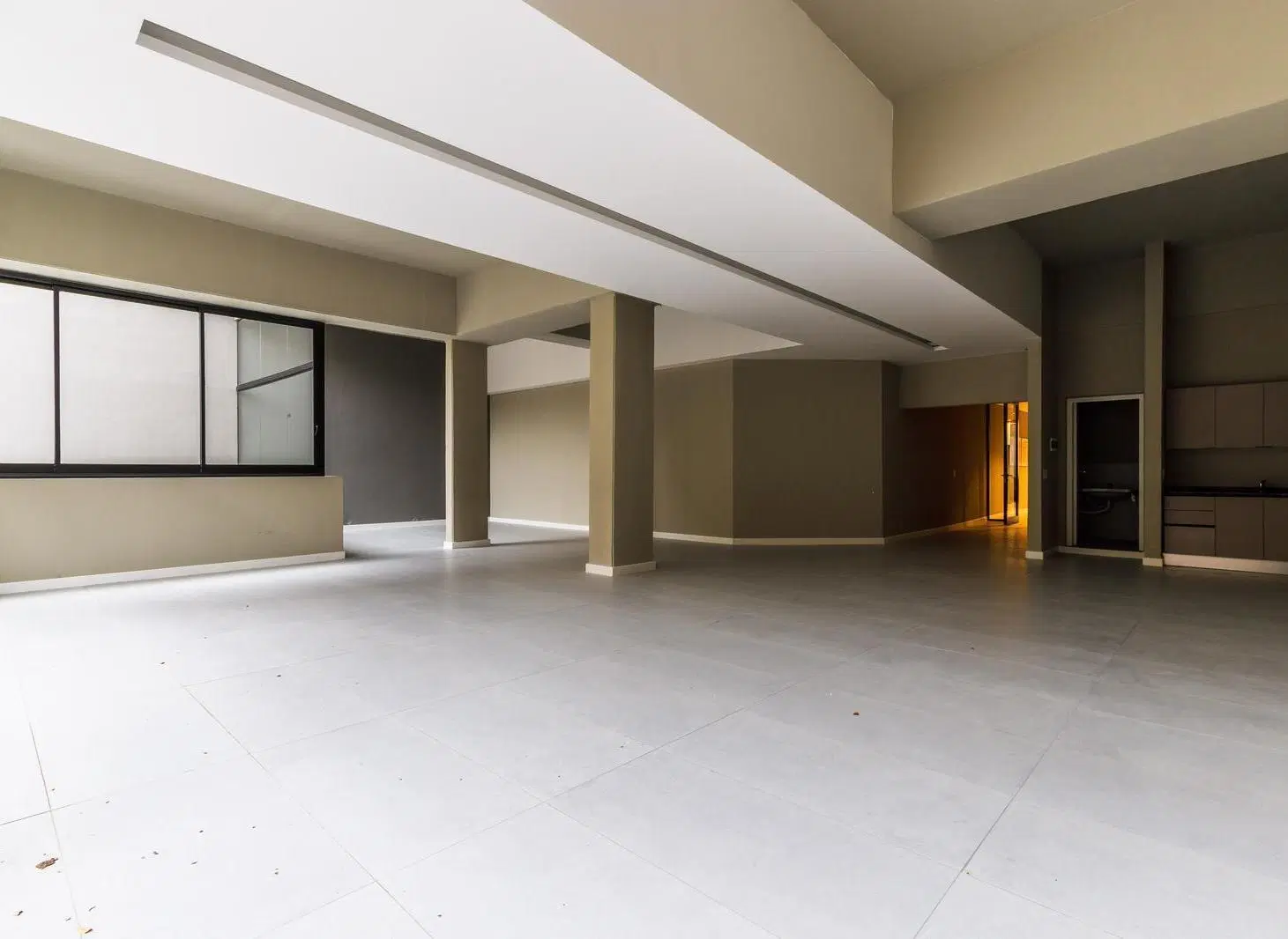 VENTA - LOCAL COMERCIAL CON PATIO - BARRIO PICHINCHA 1