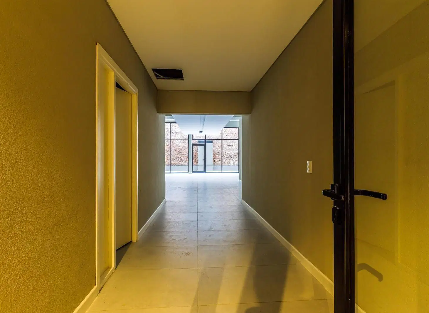VENTA - LOCAL COMERCIAL CON PATIO - BARRIO PICHINCHA 3