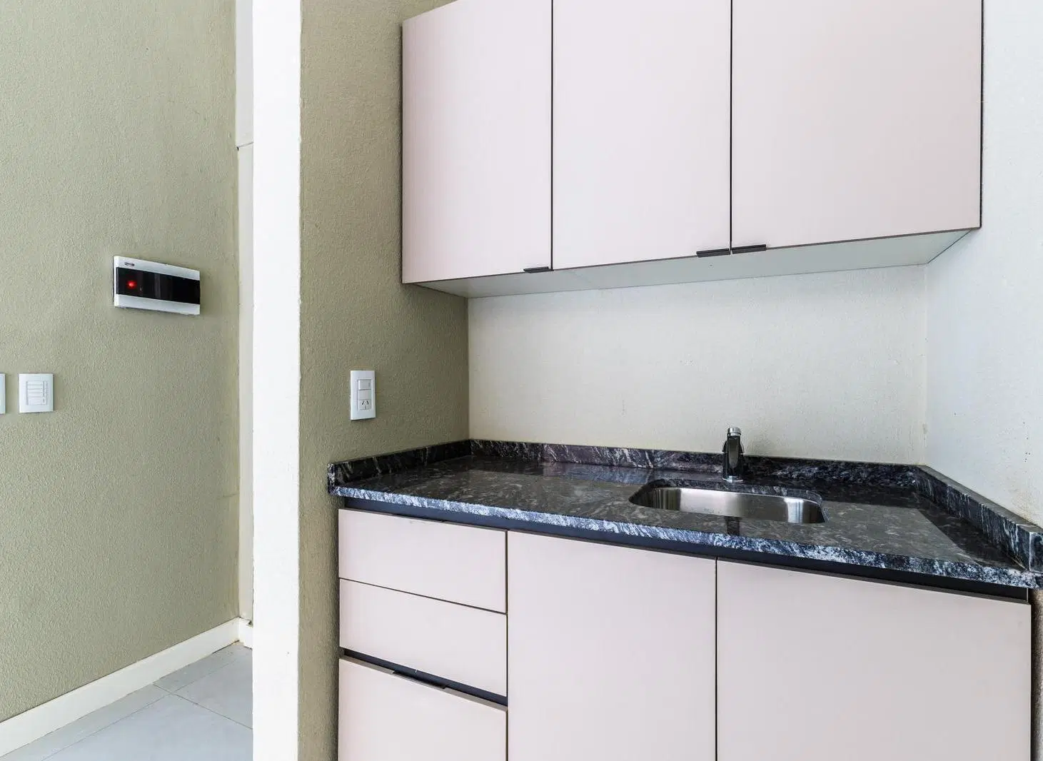 VENTA - LOCAL COMERCIAL CON PATIO - BARRIO PICHINCHA 5