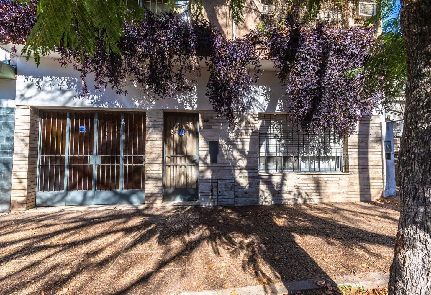 VENTA - CASA 3 DORMITORIOS + COMODÍN, COCHERA DOBLE + PATIO Y PILETA - TABLADA 8