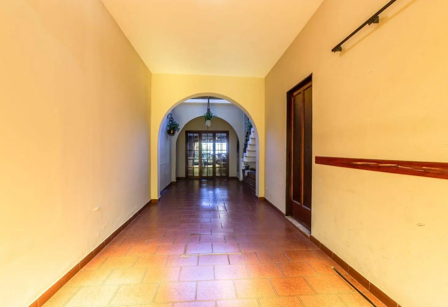 VENTA - CASA 3 DORMITORIOS + COMODÍN, COCHERA DOBLE + PATIO Y PILETA - TABLADA 2
