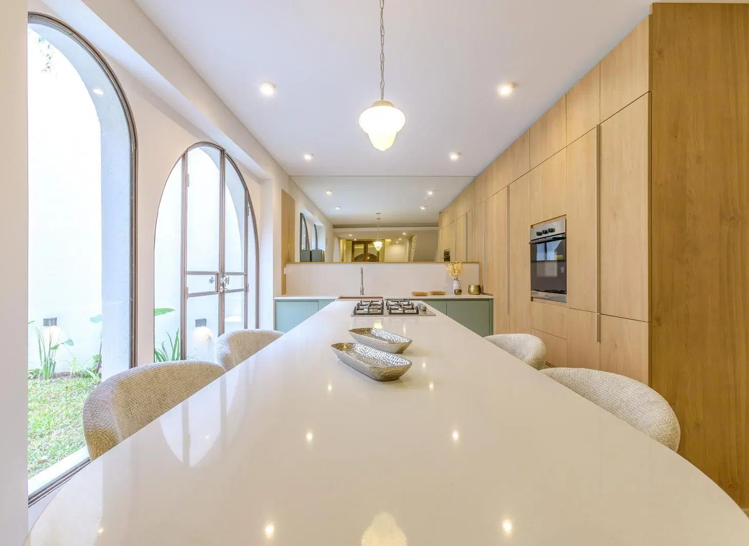 CASA EN VENTA DE 3 DORMITORIOS CON COMODIN, PISCINA Y JARDIN BARRIO LOURDES ROSARIO 5