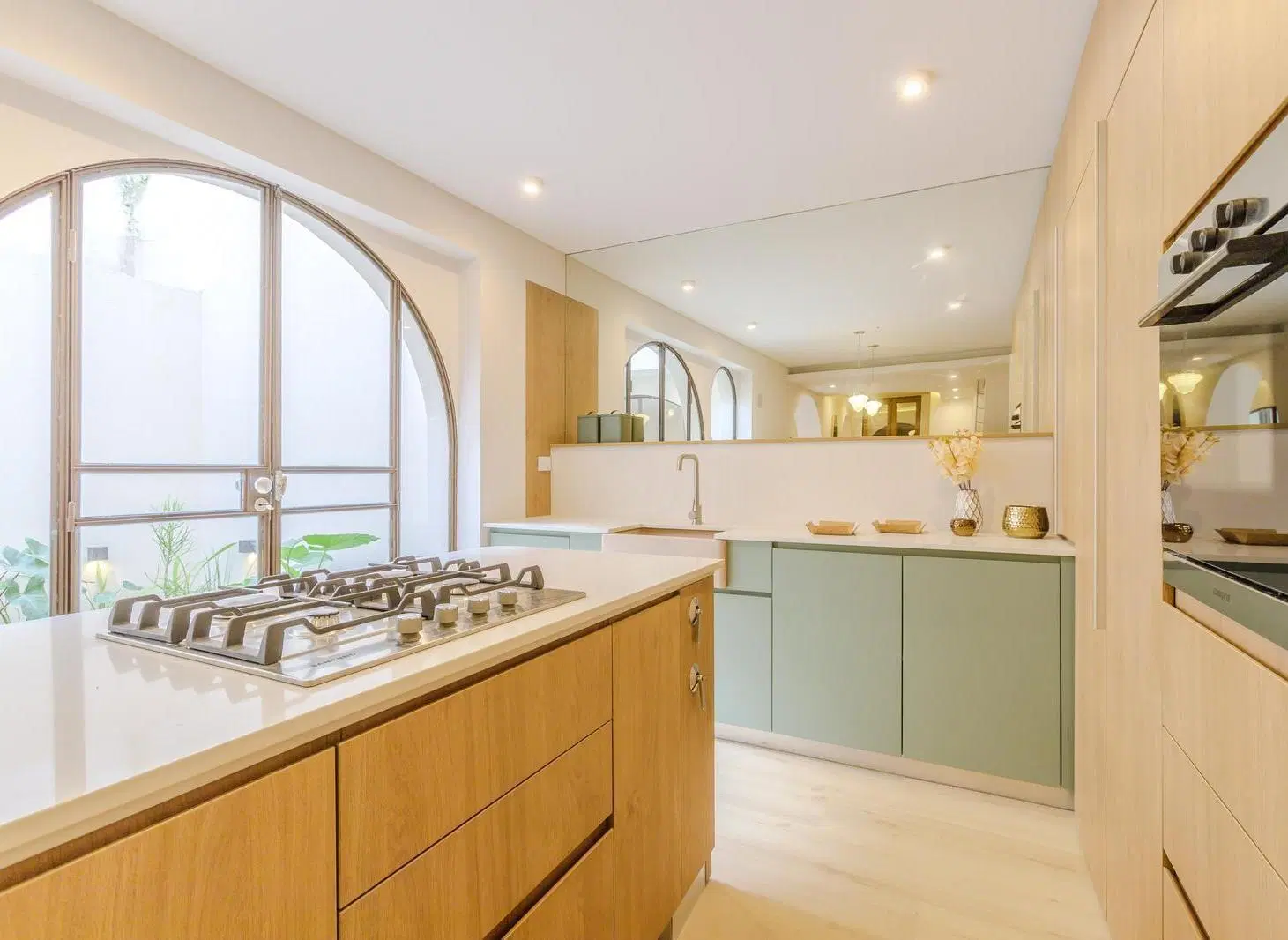 CASA EN VENTA DE 3 DORMITORIOS CON COMODIN, PISCINA Y JARDIN BARRIO LOURDES ROSARIO 2