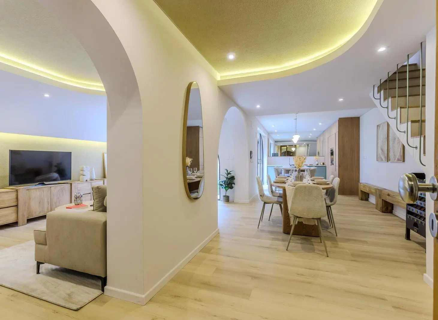 CASA EN VENTA DE 3 DORMITORIOS CON COMODIN, PISCINA Y JARDIN BARRIO LOURDES ROSARIO 3