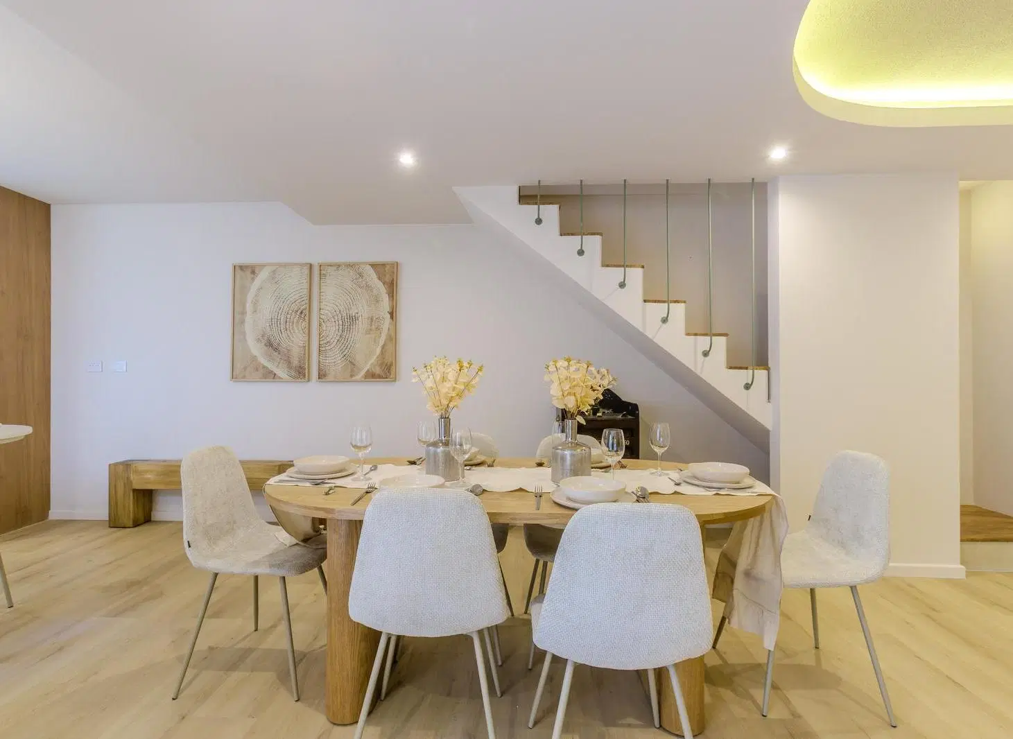 CASA EN VENTA DE 3 DORMITORIOS CON COMODIN, PISCINA Y JARDIN BARRIO LOURDES ROSARIO 4