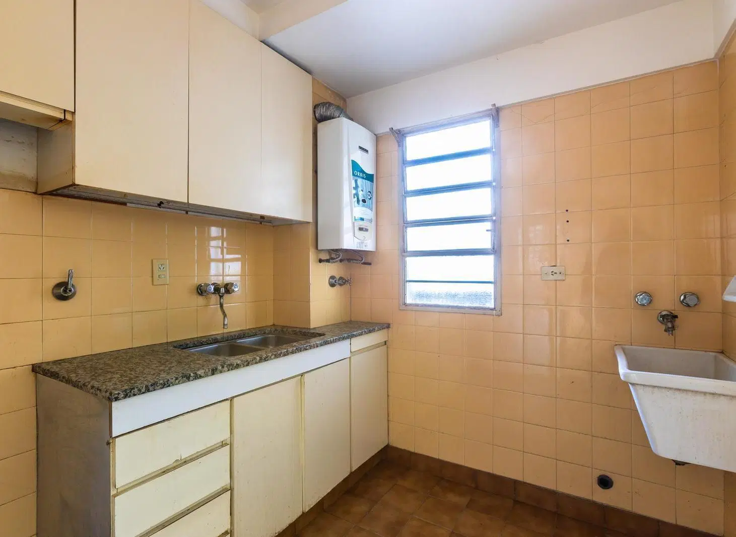 EN VENTA | DEPARTAMENTO 2 DORMITORIOS CON BALCON EN BARRIO MARTIN | ROSARIO 4