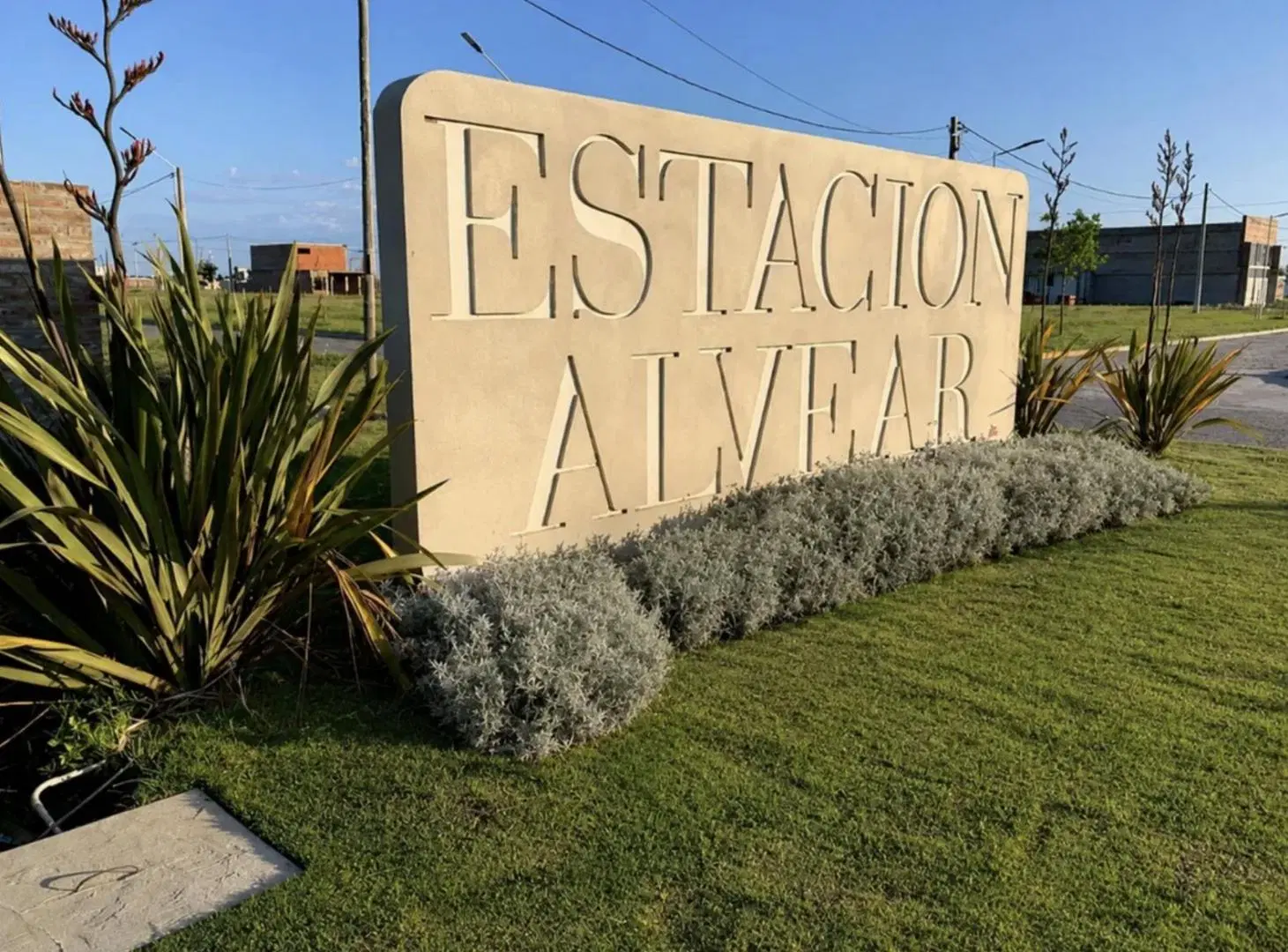 VENTA - DOS TERRENOS EN ESQUINA - ESTACION ALVEAR 3 5