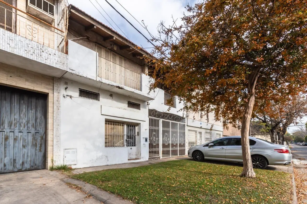 VENTA - CASA DE TRES DORMITORIOS, COCHERA Y PATIO - BARRIO GENERAL JOSÉ DE SAN MARTÍN 3