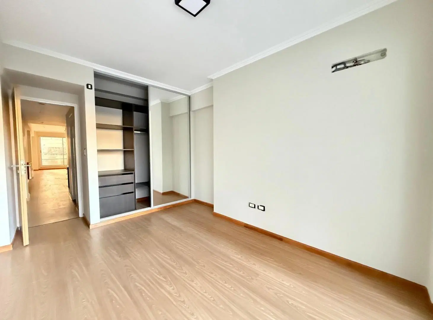 EN VENTA - DEPARTAMENTO DE UN DORMITORIO CON COCHERA - CENTRO RIO 3