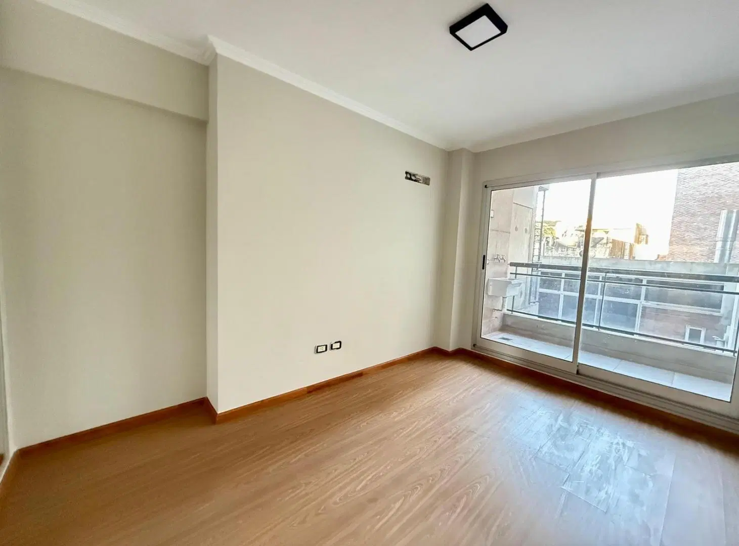EN VENTA - DEPARTAMENTO DE UN DORMITORIO CON COCHERA - CENTRO RIO 5