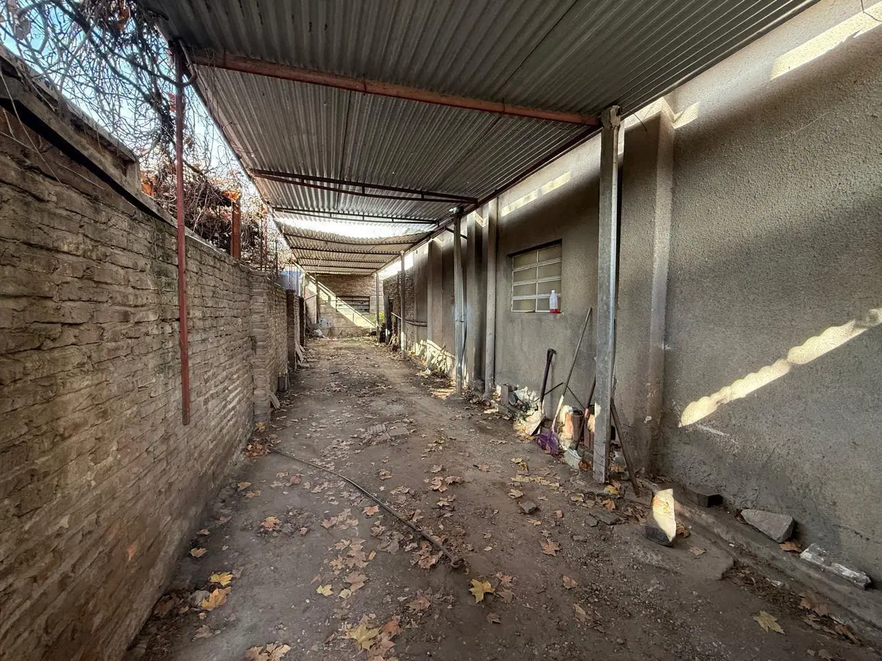 EN VENTA - CASA 4 DORMITORIOS CON COCHERA Y PATIO - BARRIO AZCUÉNAGA 4