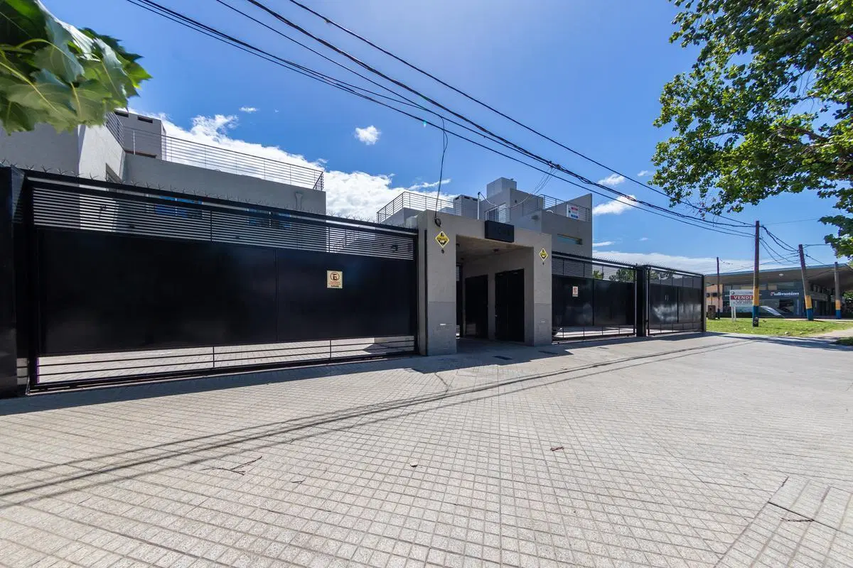 VENTA - DUPLEX 3 DORMITORIOS TERRAZA EXCLUSIVA CON PARRILLERO Y COCHERA - FISHERTON 2