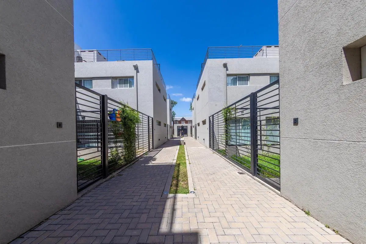 VENTA - DUPLEX 3 DORMITORIOS TERRAZA EXCLUSIVA CON PARRILLERO Y COCHERA - FISHERTON 4