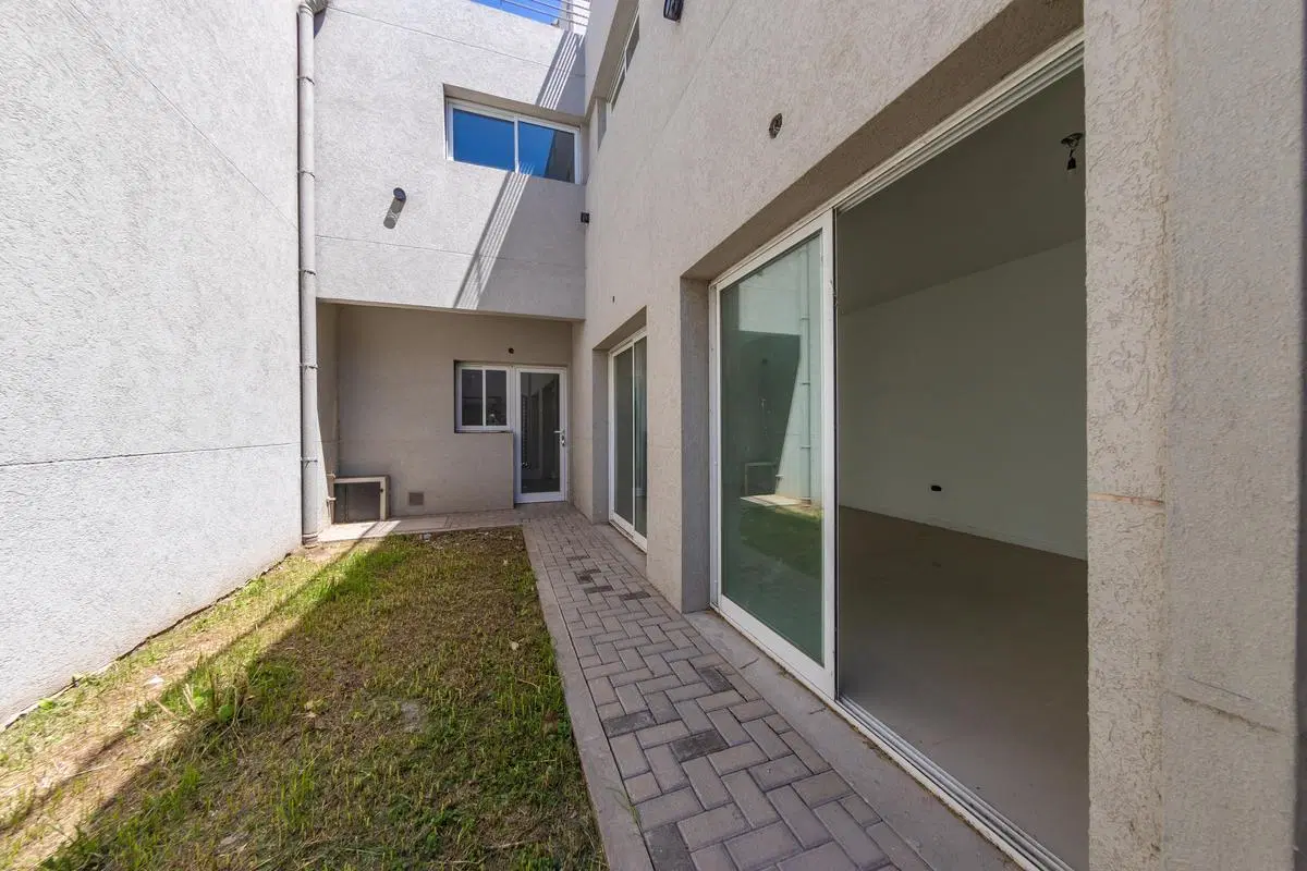VENTA - DUPLEX 3 DORMITORIOS TERRAZA EXCLUSIVA CON PARRILLERO Y COCHERA - FISHERTON 5