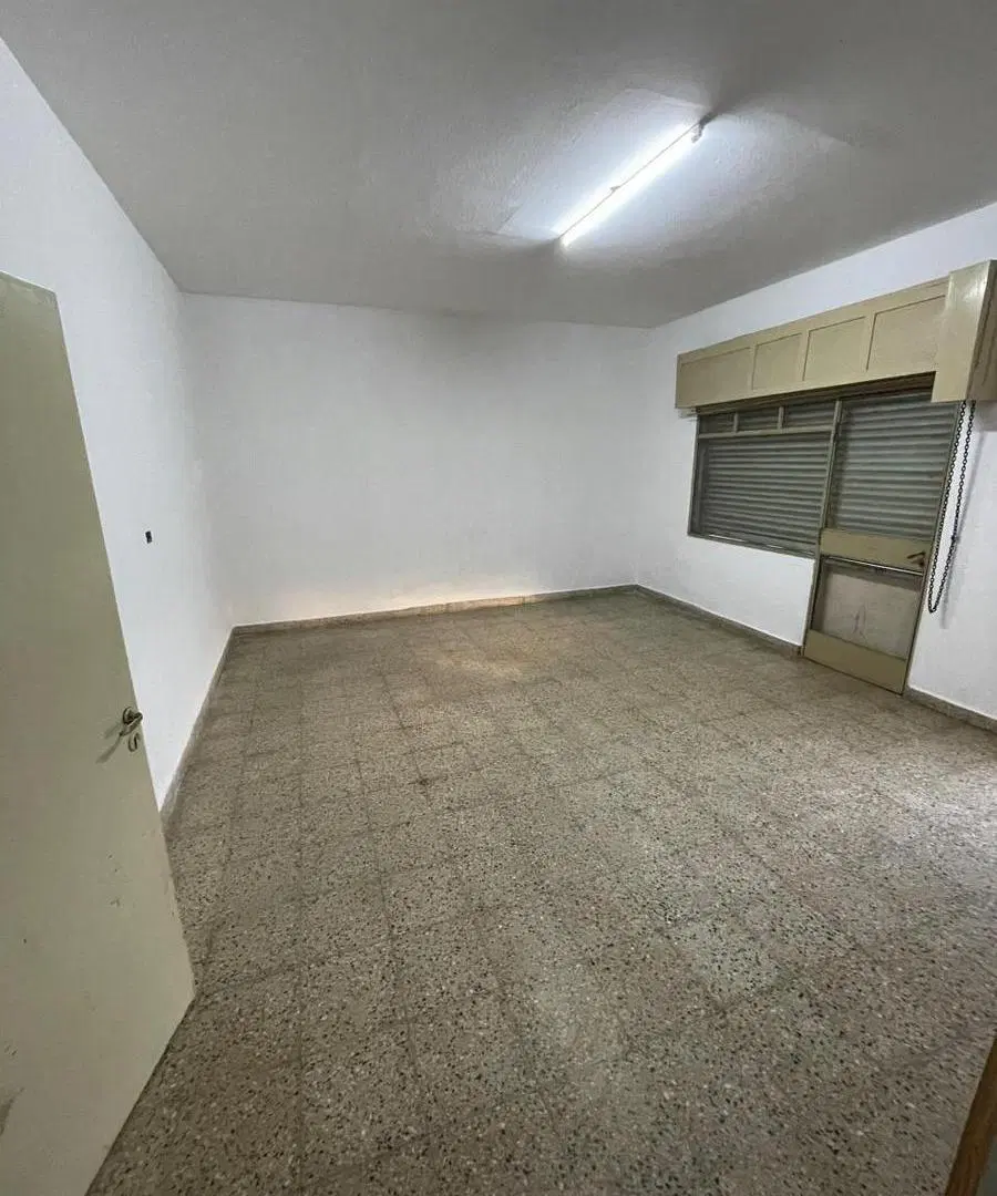 EN VENTA - CASA 2 DORMITORIOS CON COCHERA Y PATIO - BARRIO PARQUE CASADO 3