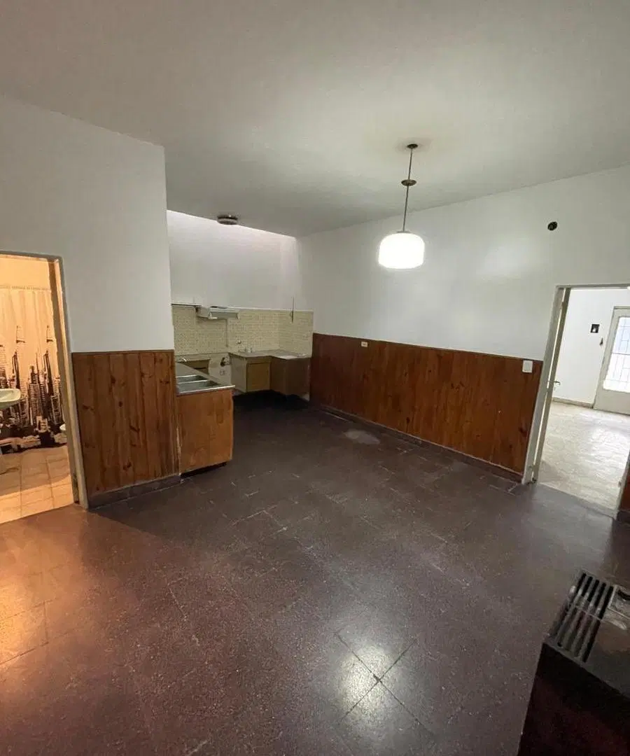 EN VENTA - CASA 2 DORMITORIOS CON COCHERA Y PATIO - BARRIO PARQUE CASADO 5