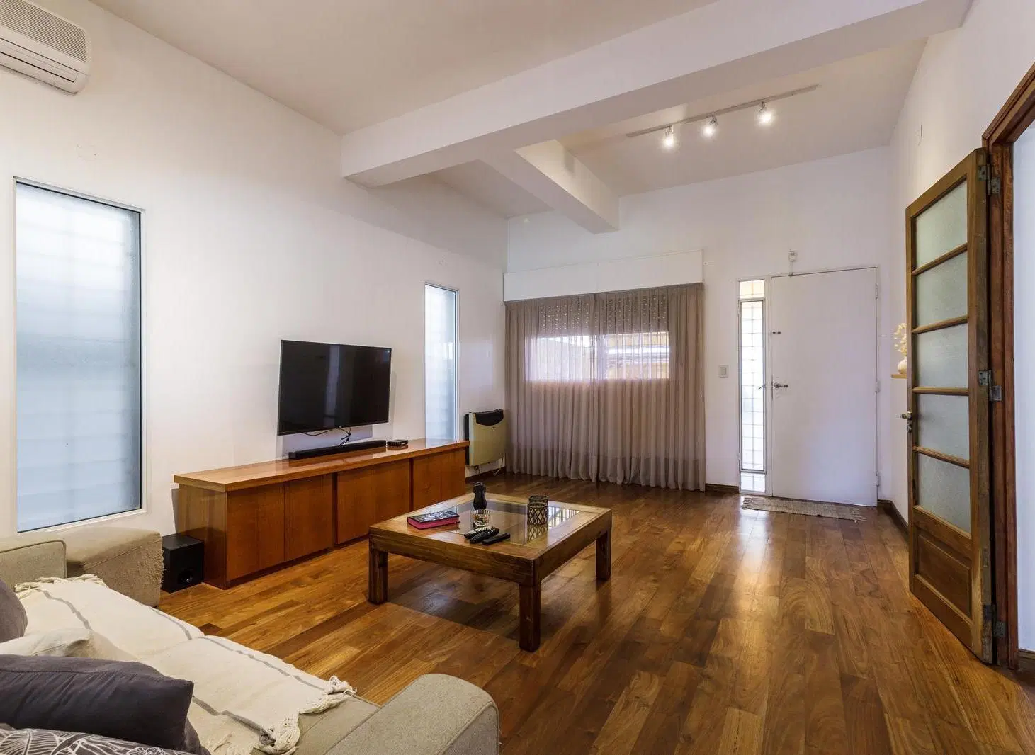 EN VENTA - CASA AL FRENTE 3 DORMITORIOS CON JARDIN Y PISCINA - ALBERDI, ROSARIO. 2