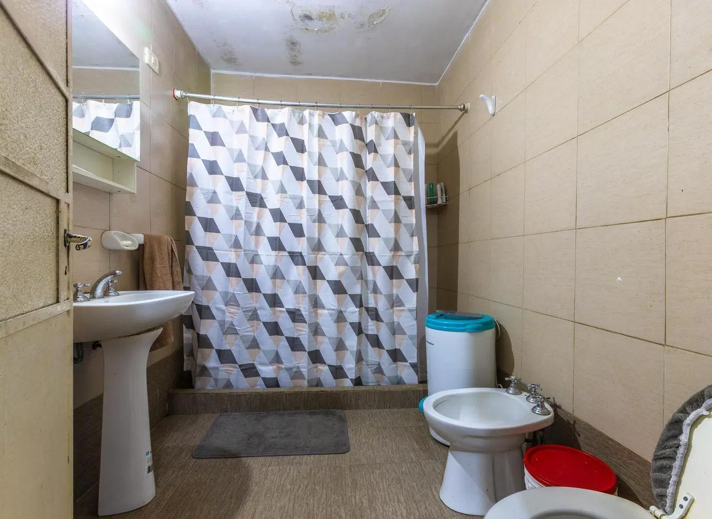 CASA DE 2 DORMITORIOS CON JARDIN EN VENTA BARRIO TRIÁNGULO 4