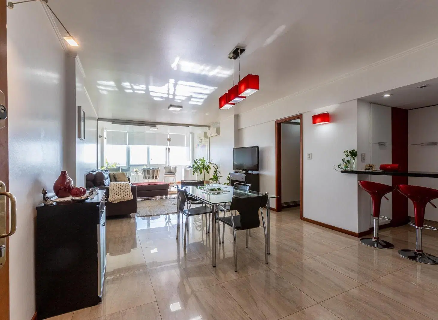 VENTA - DEPARTAMENTO 2 DORMITORIOS COMODÍN Y COCHERA VISTA AL RÍO - CENTRO 1