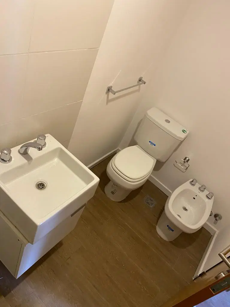 EN VENTA- CASA DE PASILLO 3 DORMITORIOS CON PATIO - ROQUE SAENZ PEÑA 8