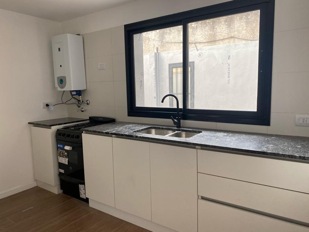 Foto de EN VENTA- CASA DE PASILLO 3 DORMITORIOS CON PATIO - ROQUE SAENZ PEÑA, imagen 2