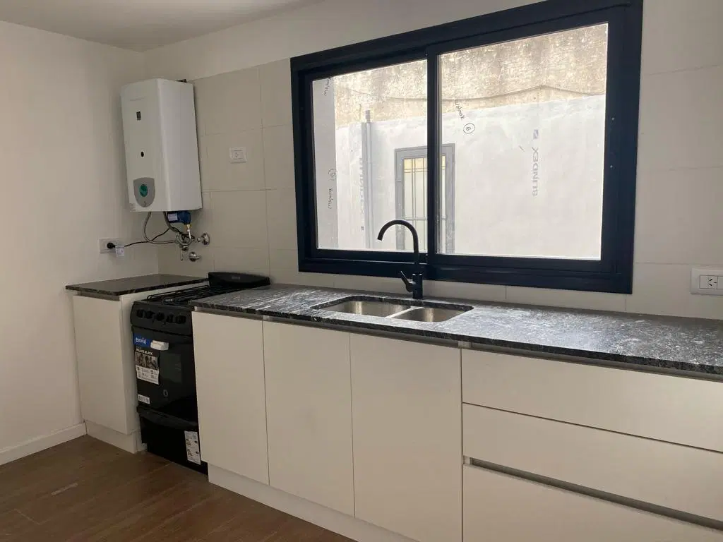 EN VENTA- CASA DE PASILLO 3 DORMITORIOS CON PATIO - ROQUE SAENZ PEÑA 2