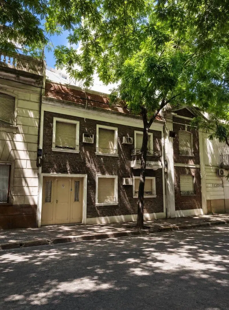 EN VENTA - CASA 3 DORMITORIOS A REFACCIONAR - CENTRO 2