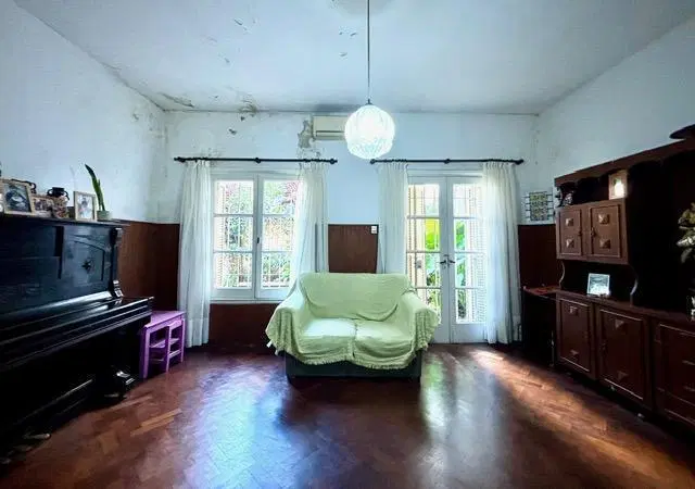 EN VENTA - CASA 3 DORMITORIOS A REFACCIONAR - CENTRO 3