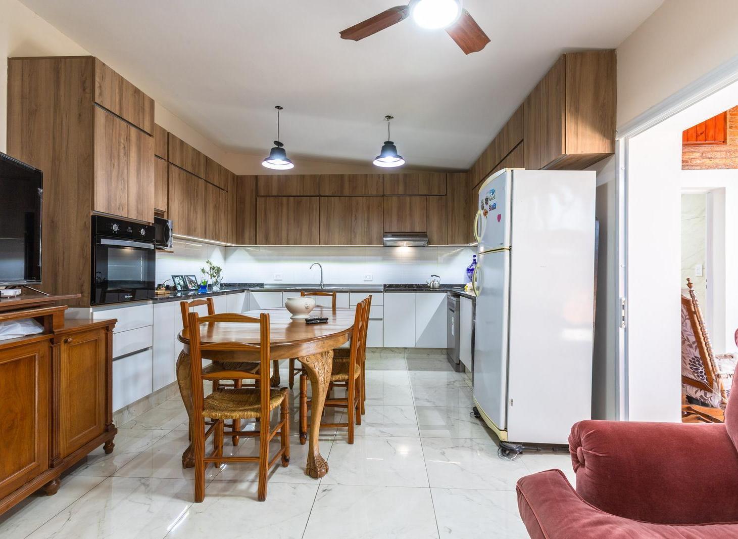 CASA DE 1 DORMITORIO CON COCHERA Y PISCINA EN VENTA FISHERTON