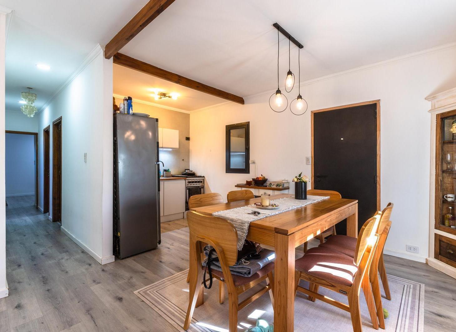 CASA DE 2 DORMITORIOS CON QUINCHO, COCHERA Y PISCINA EN VENTA BARRIO TANGO FISHERTON