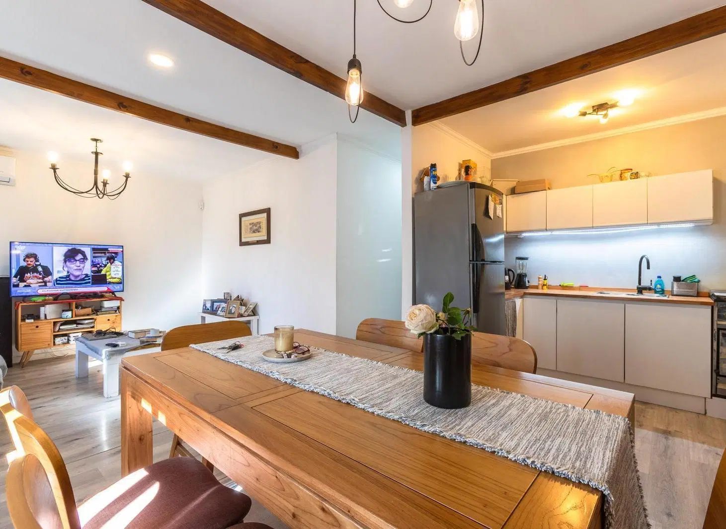 CASA DE 2 DORMITORIOS CON QUINCHO, COCHERA Y PISCINA EN VENTA BARRIO TANGO FISHERTON 2