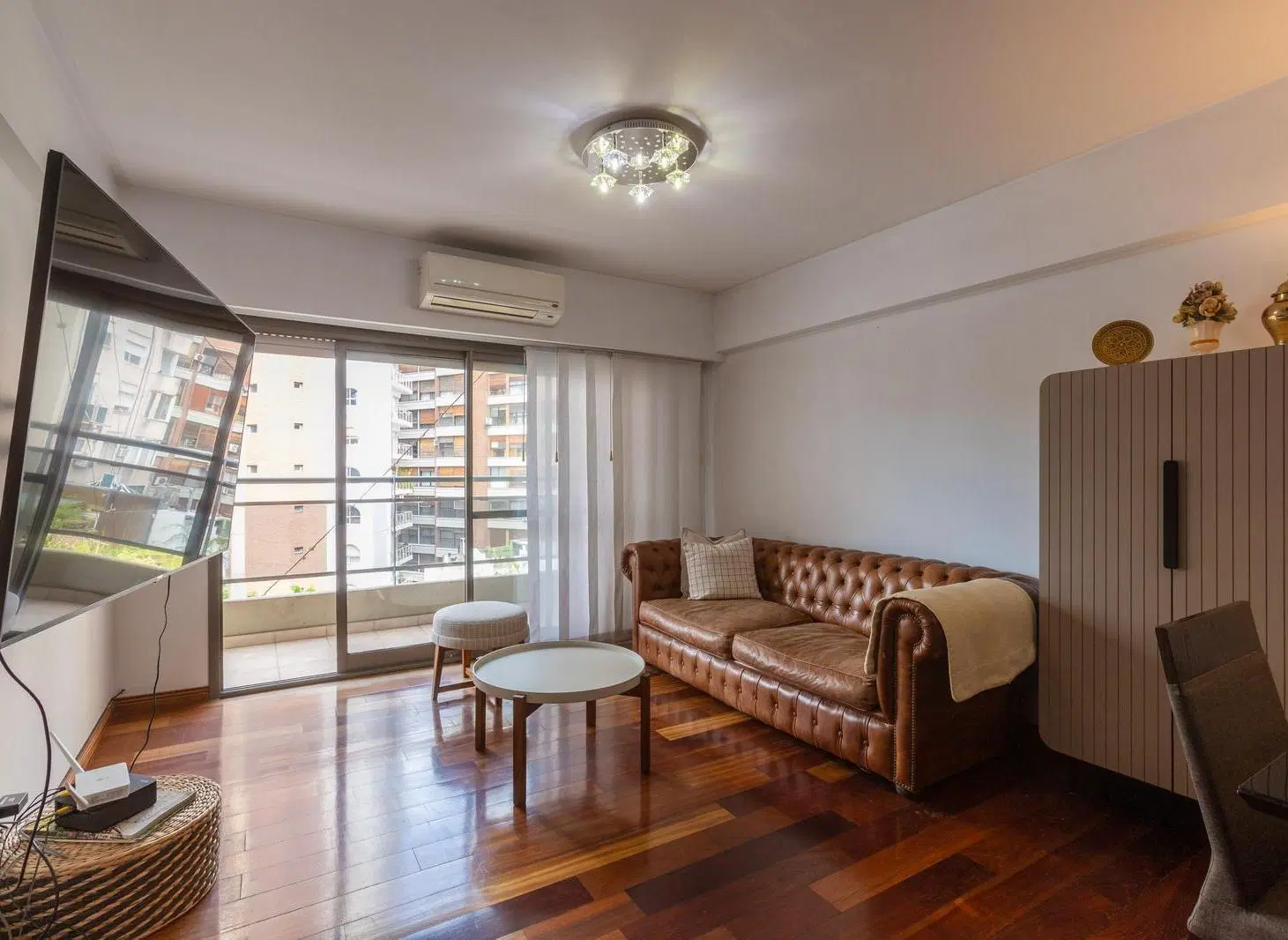 VENTA - DEPARTAMENTO 3 DORMITORIOS VISTA LATERAL AL RÍO COCHERA DOBLE Y BAULERA - CENTRO 2