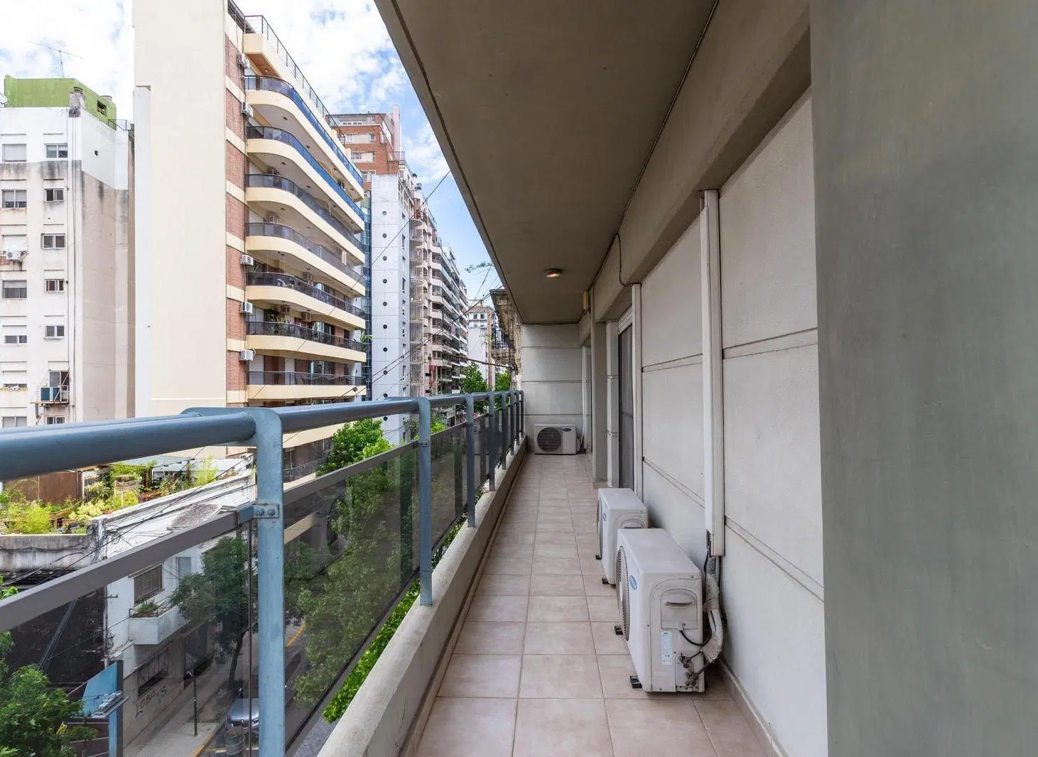 VENTA - DEPARTAMENTO 3 DORMITORIOS VISTA LATERAL AL RÍO COCHERA DOBLE Y BAULERA - CENTRO 4