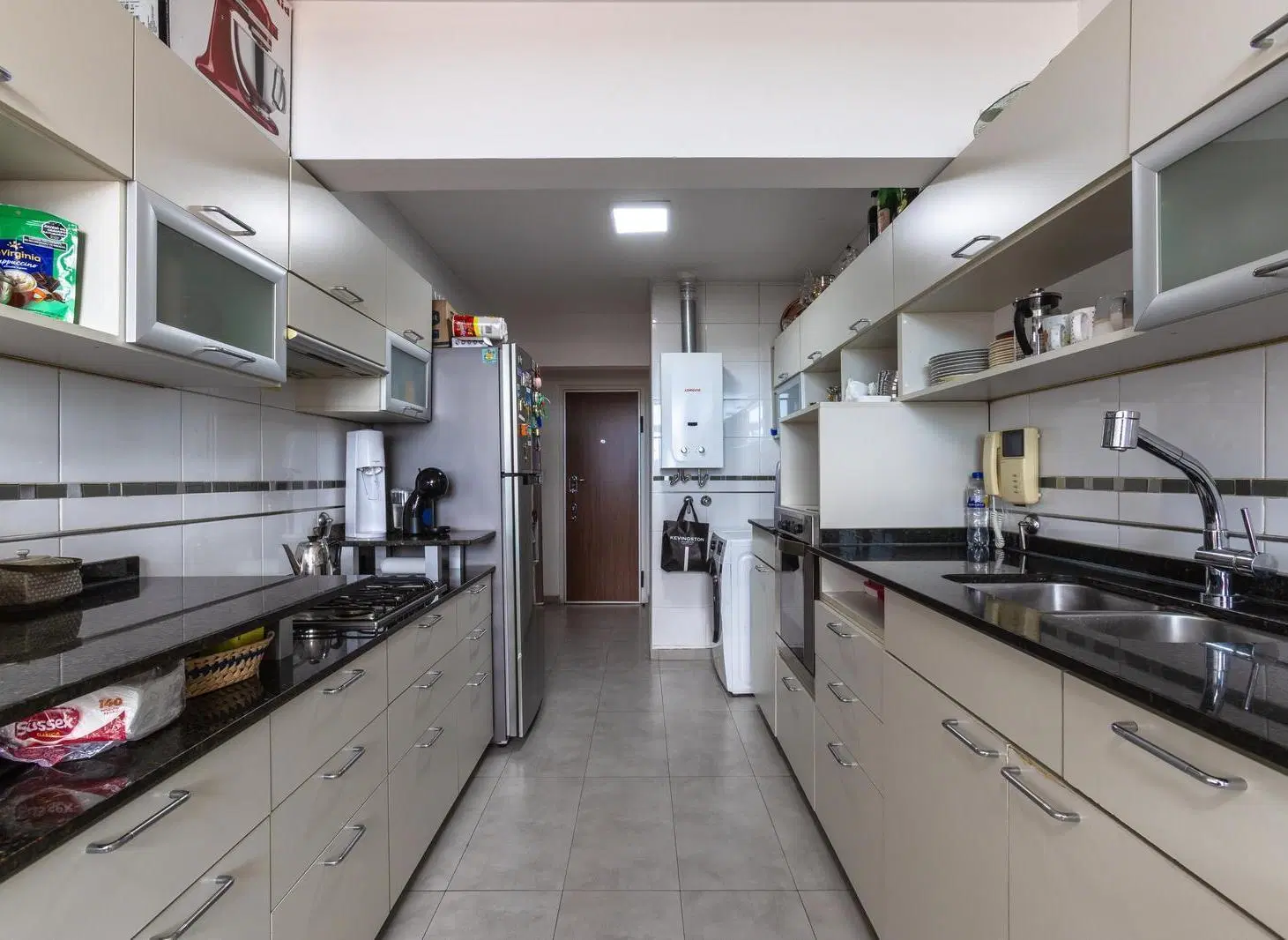 VENTA - DEPARTAMENTO 3 DORMITORIOS VISTA LATERAL AL RÍO COCHERA DOBLE Y BAULERA - CENTRO 3