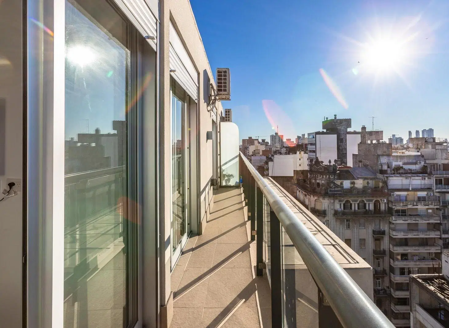 VENTA - DEPARTAMENTO DOS DORMITORIOS CON COCHERA - CENTRO RIO 4