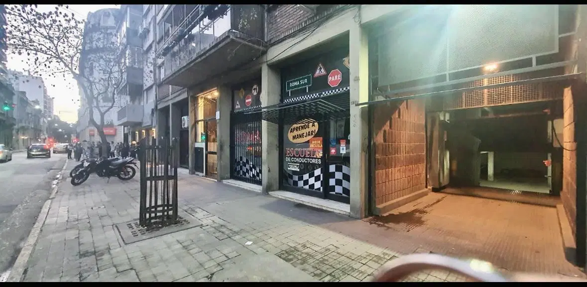 EN VENTA - COCHERA - BARRIO CENTRO 5