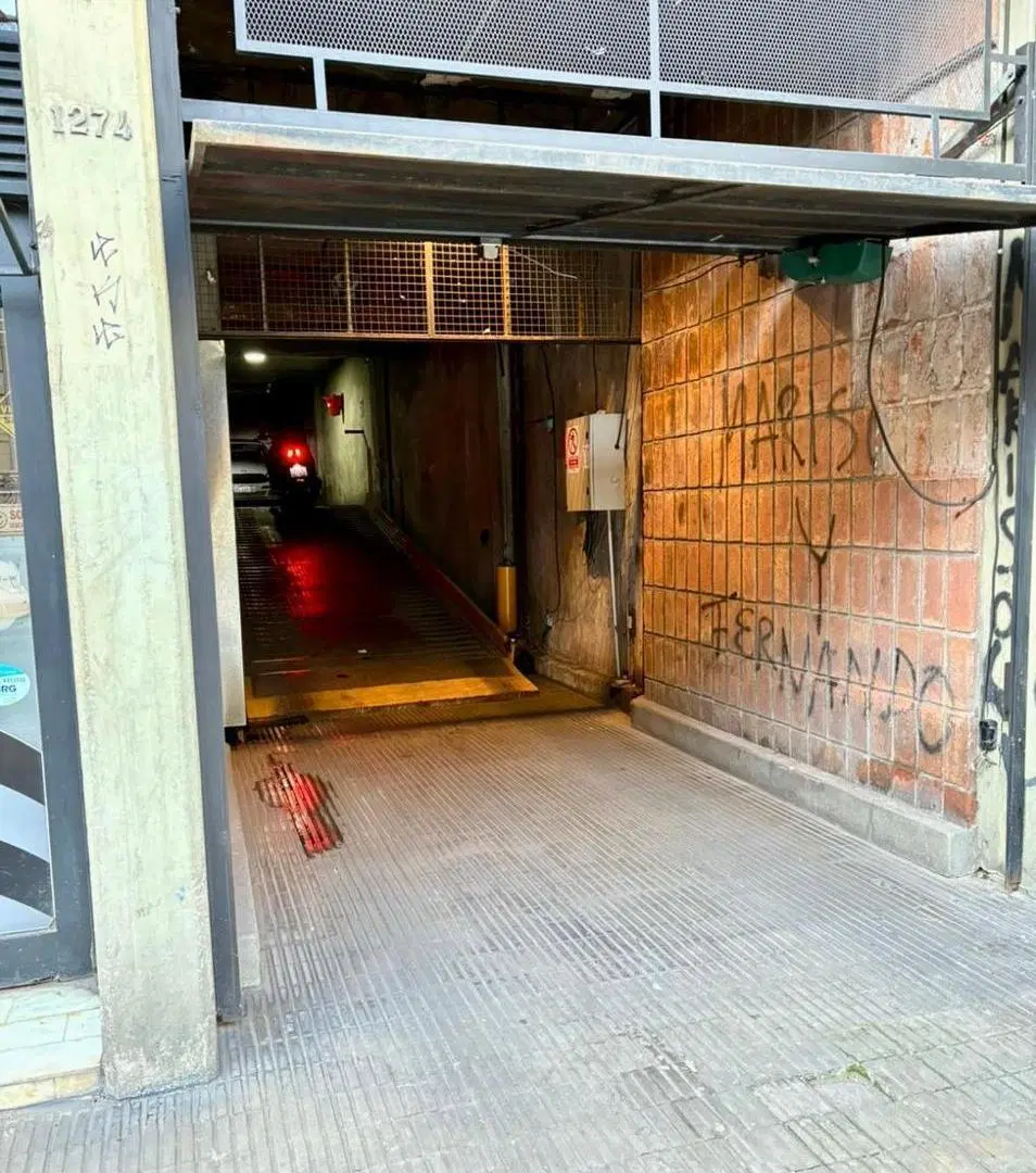 EN VENTA - COCHERA - BARRIO CENTRO 2