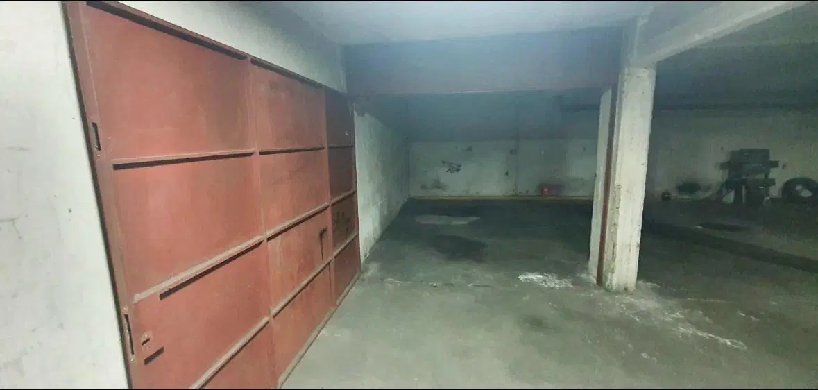 EN VENTA - COCHERA - BARRIO CENTRO 4