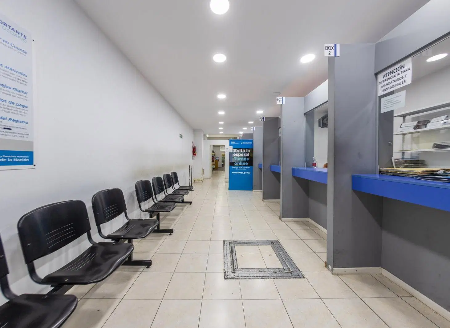 EN VENTA - LOCAL COMERCIAL AL FRENTE - BARRIO MICROCENTRO 4