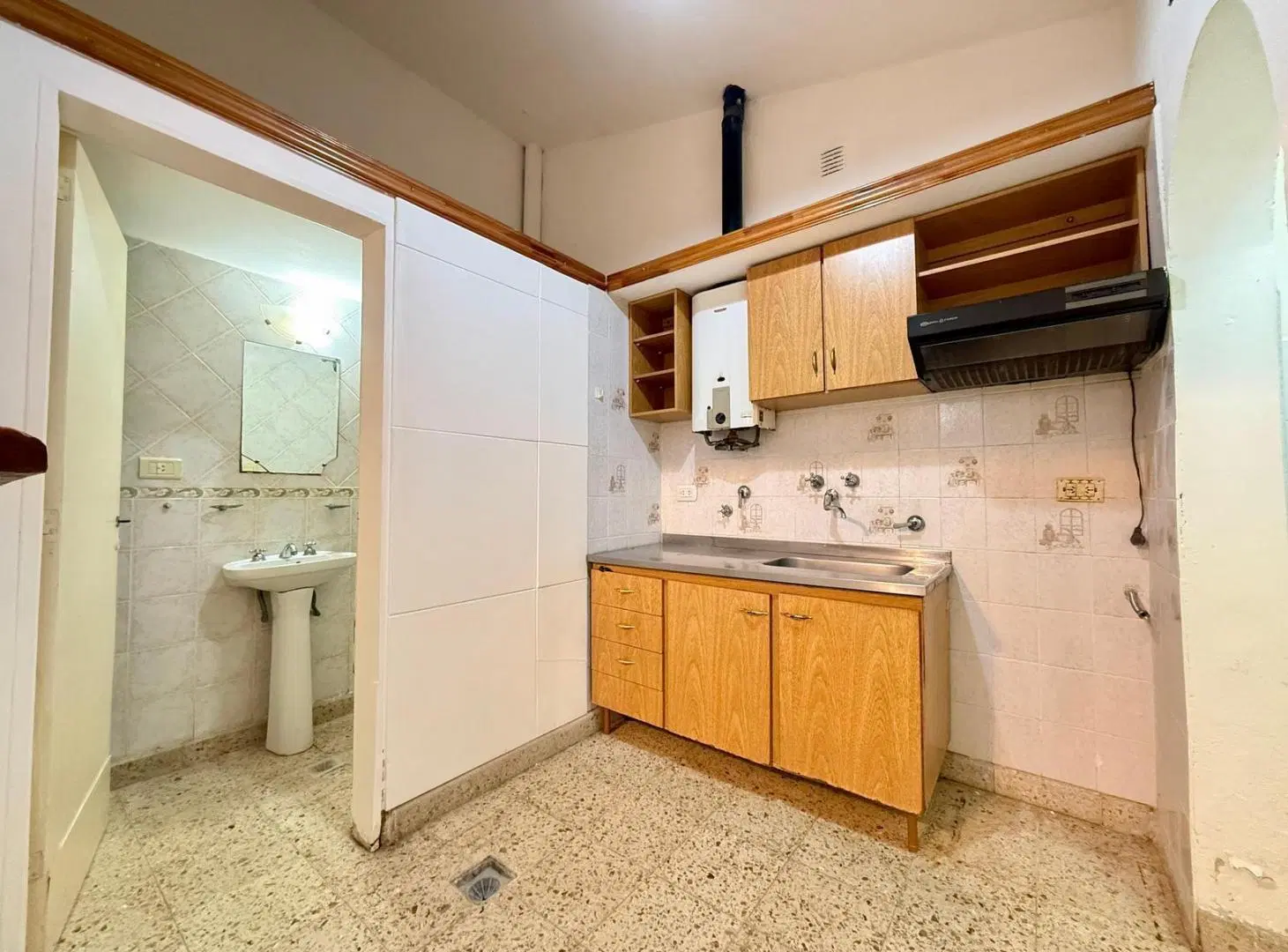EN VENTA - CASA AL FRENTE DE UN DORMITORIO CON COCHERA - CENTRO, GRANDERO BAIGORRIA 8