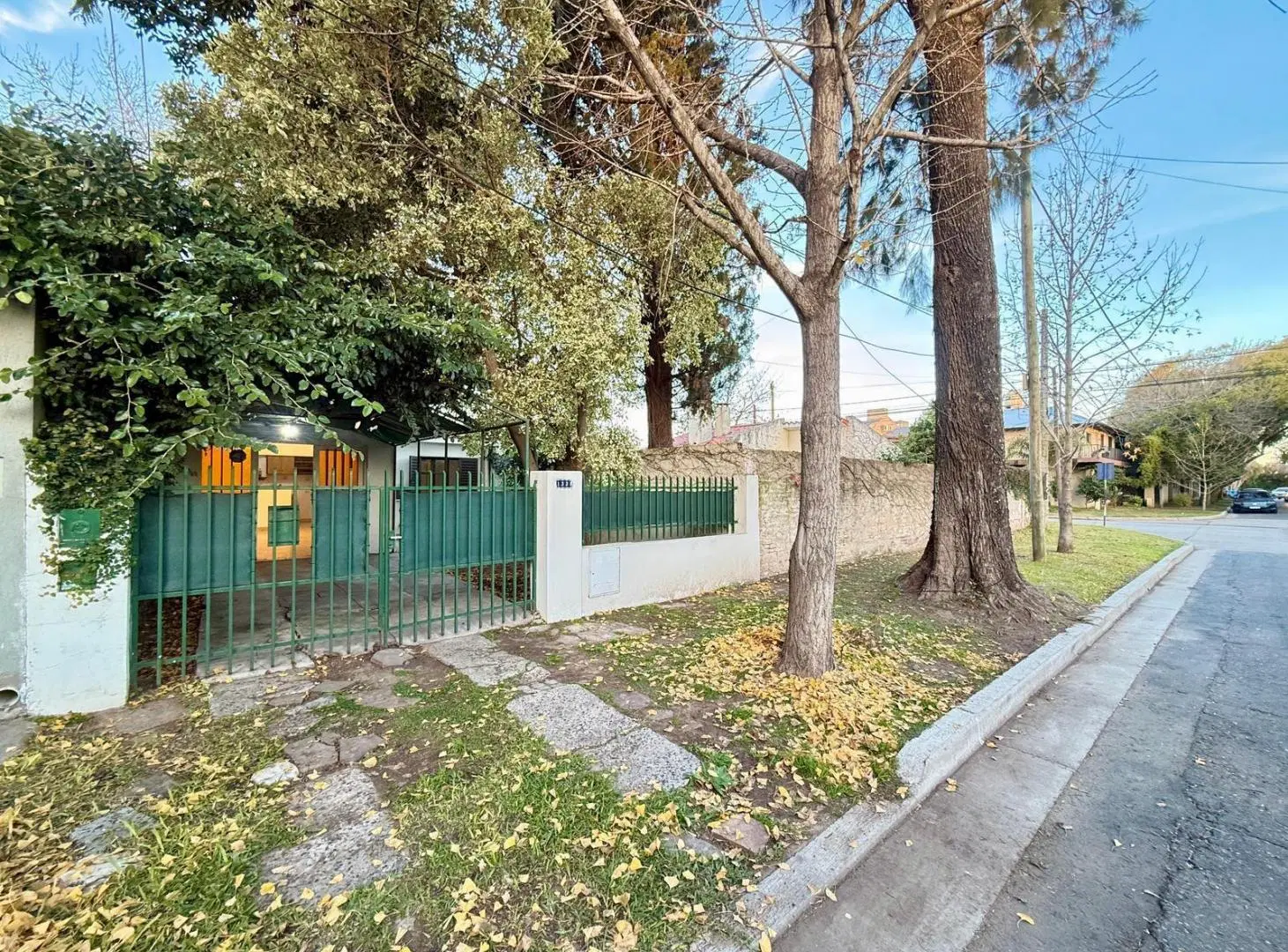 EN VENTA - CASA AL FRENTE DE UN DORMITORIO CON COCHERA - CENTRO, GRANDERO BAIGORRIA 3