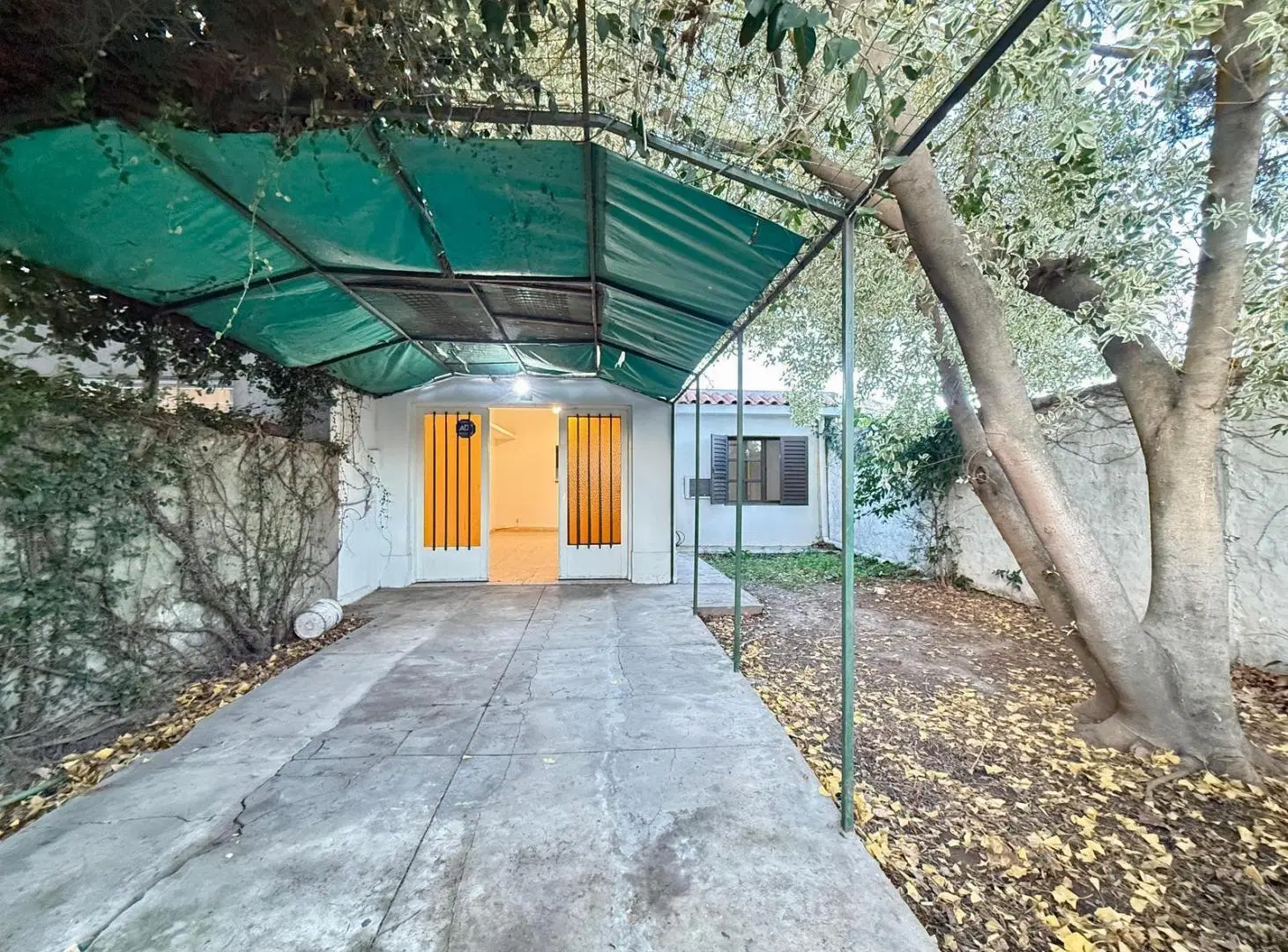 EN VENTA - CASA AL FRENTE DE UN DORMITORIO CON COCHERA - CENTRO, GRANDERO BAIGORRIA 2